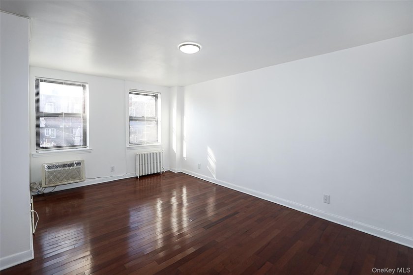 Enjoy comfortable living in this recently renovated one bedroom - photo 10