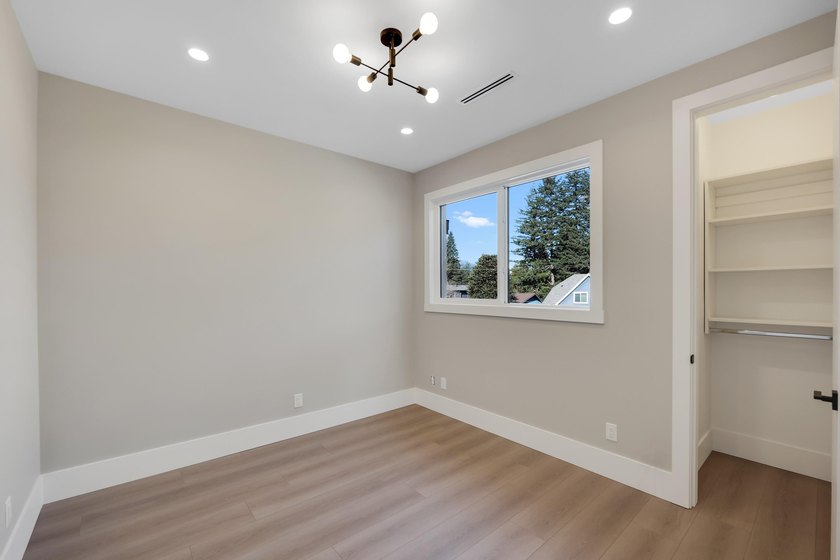 BRAND-NEW HALF DUPLEX WITH A SUITE! Located in sought-after - photo 6