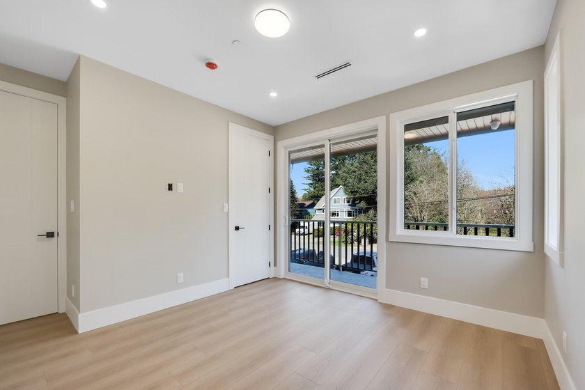 BRAND-NEW HALF DUPLEX WITH A SUITE! Located in sought-after - photo 8