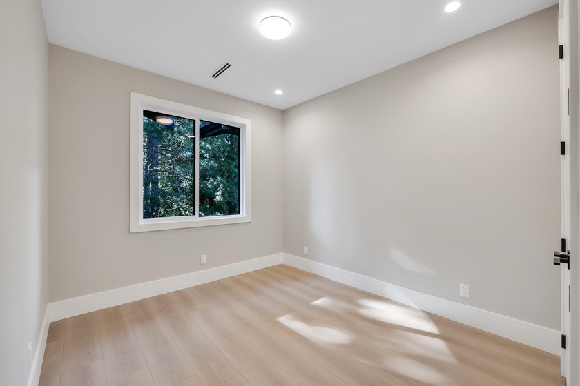BRAND-NEW HALF DUPLEX WITH A SUITE! Located in sought-after - photo 9