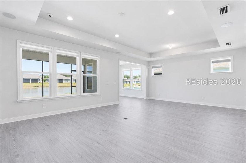 Welcome home to this beautiful 2BD/2BA/Den Palmary model - photo 11