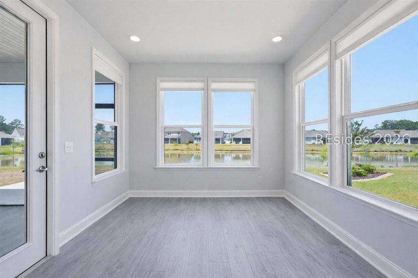 Welcome home to this beautiful 2BD/2BA/Den Palmary model - photo 13