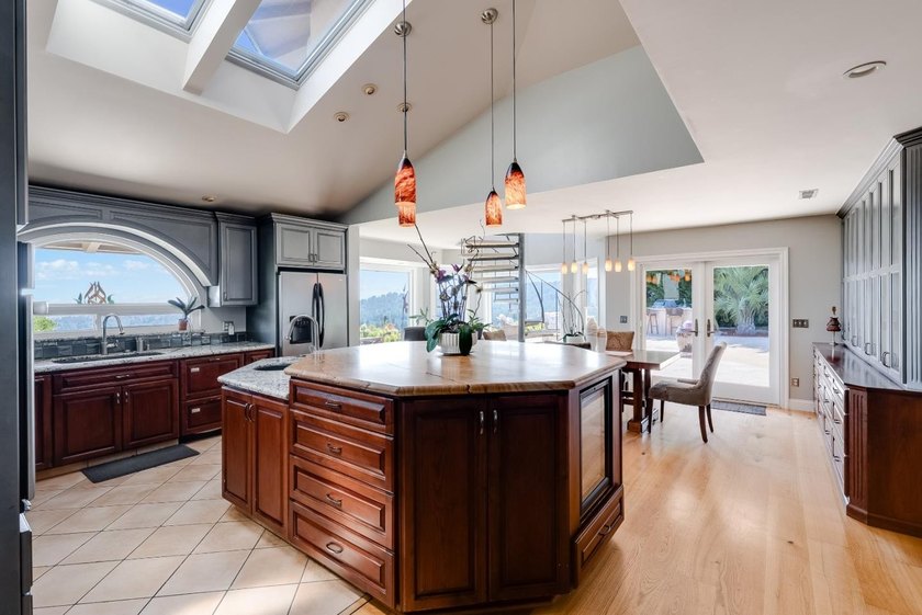 The view is the headline. Expansive. Unforgettable - photo 20