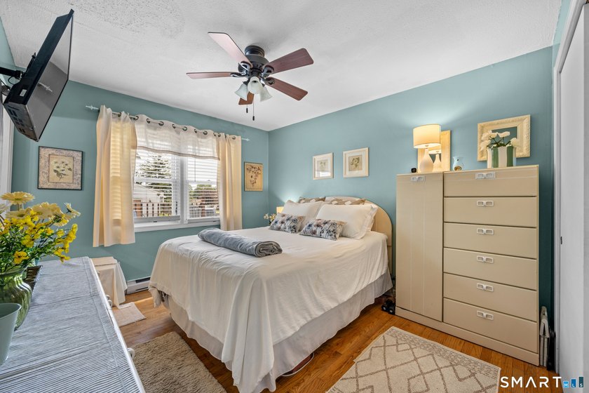Welcome to 58 Vivian Street, a well maintained Cape that offers - photo 21