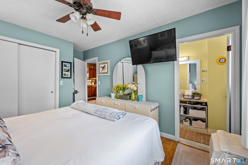 Welcome to 58 Vivian Street, a well maintained Cape that offers - photo 22