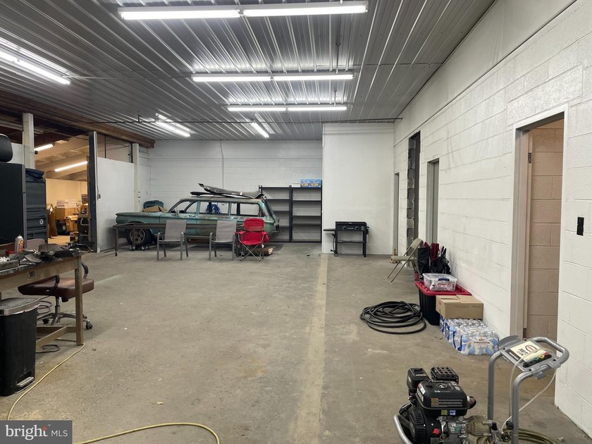 This versatile 18,000+/- square foot commercial property offers - photo 6