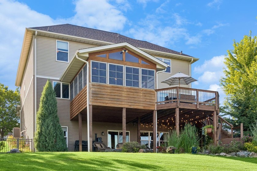 A backyard retreat unlike any other, paired with panoramic - photo 35