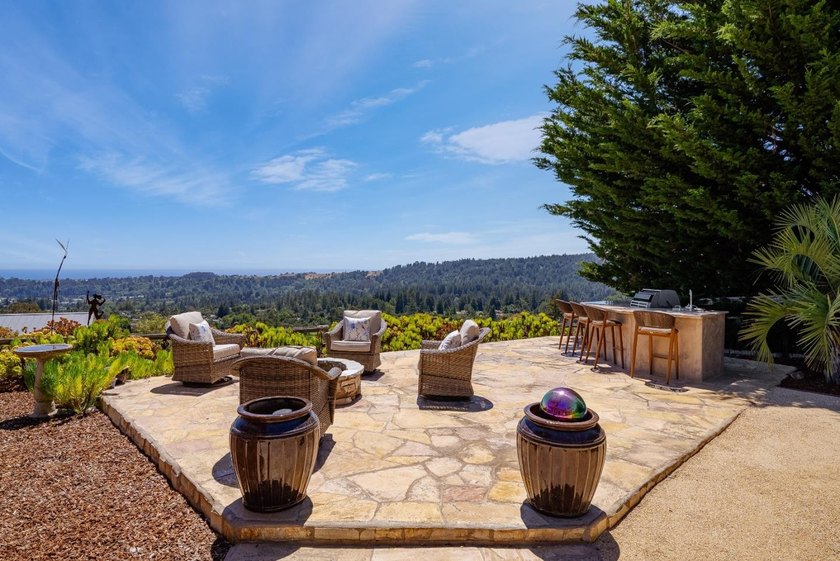 The view is the headline. Expansive. Unforgettable - photo 36
