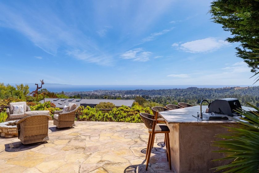 The view is the headline. Expansive. Unforgettable - photo 38