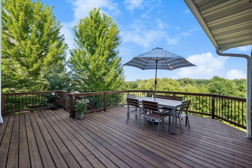 A backyard retreat unlike any other, paired with panoramic - photo 38