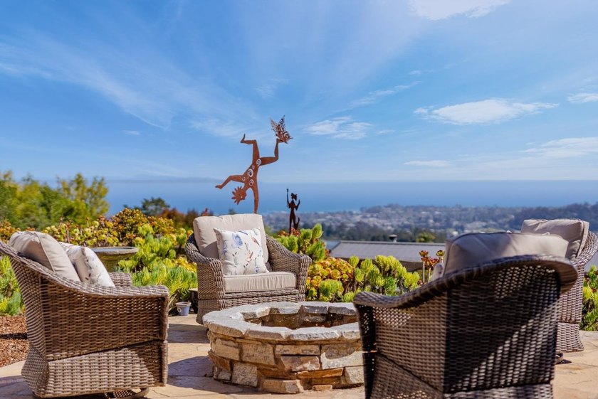 The view is the headline. Expansive. Unforgettable - photo 39