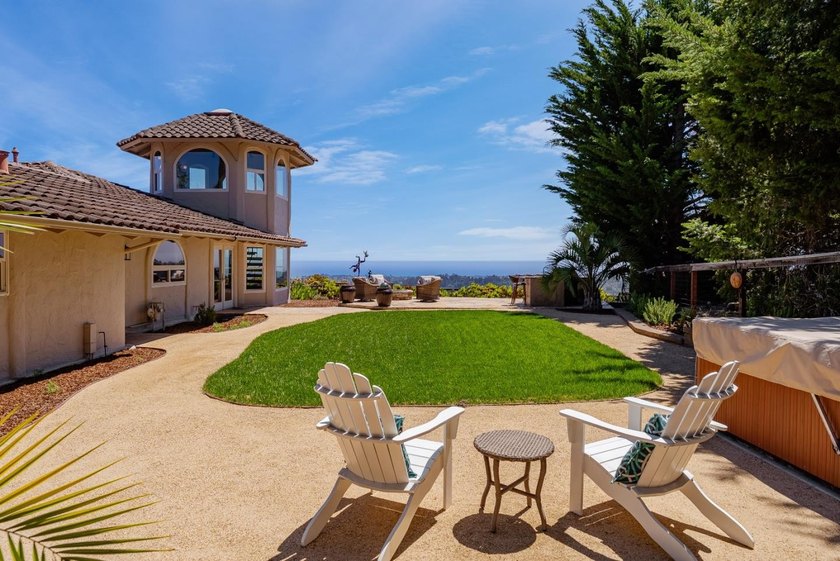 The view is the headline. Expansive. Unforgettable - photo 42