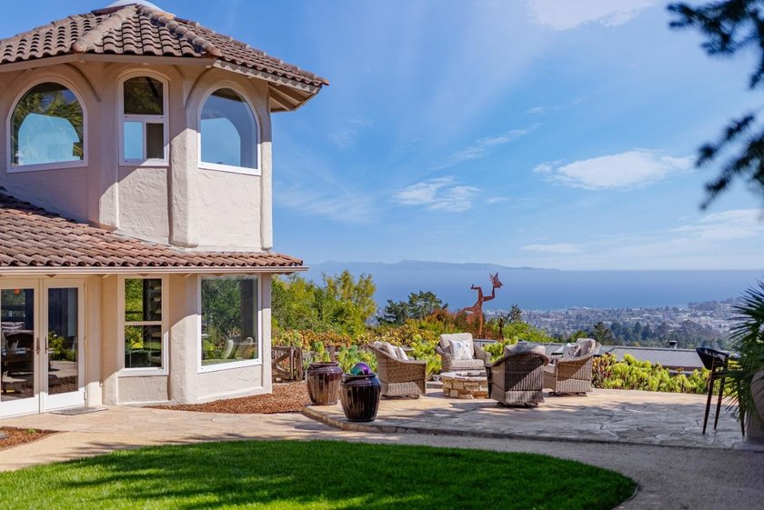 The view is the headline. Expansive. Unforgettable - photo 45