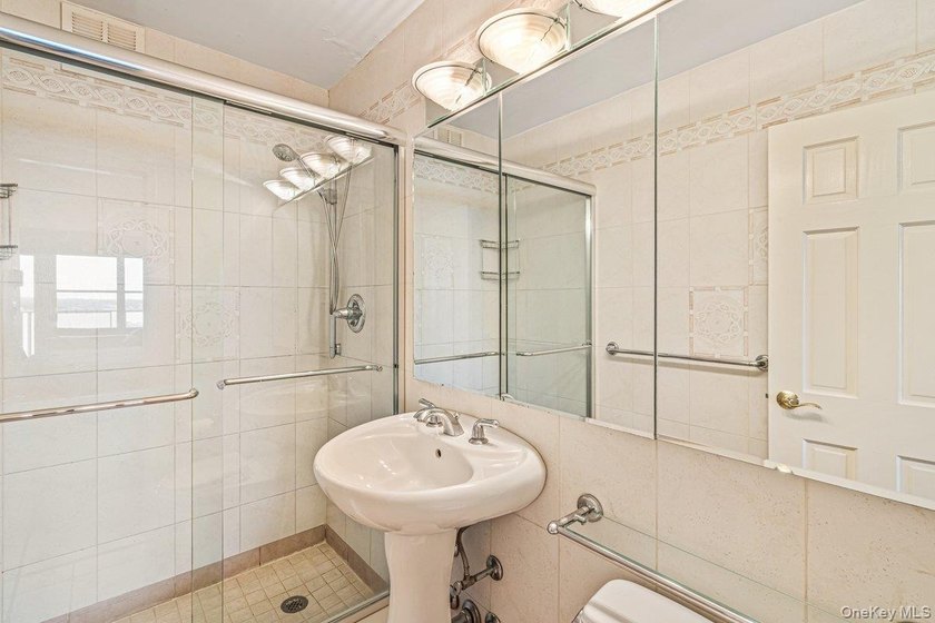 Experience effortless luxury in this beautifully renovated 3-BR - photo 20