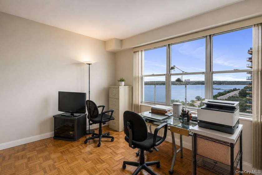 Experience effortless luxury in this beautifully renovated 3-BR - photo 25