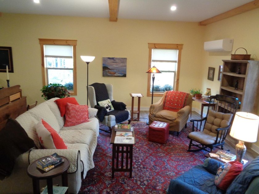 This charming and colorful Ranch, in a rural subdivision, offers - photo 3