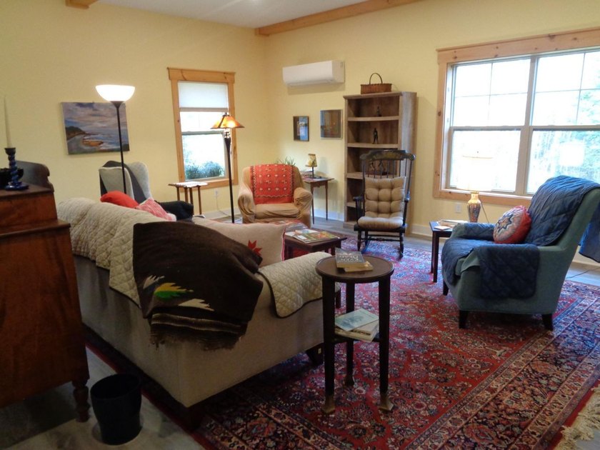 This charming and colorful Ranch, in a rural subdivision, offers - photo 7