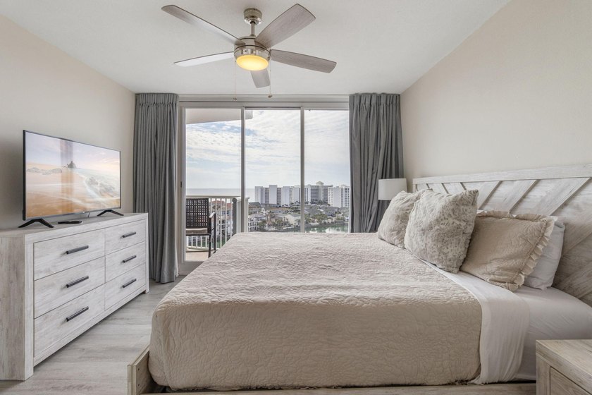 Ideally located at Pelican Beach Resort, this coastal condo - photo 15