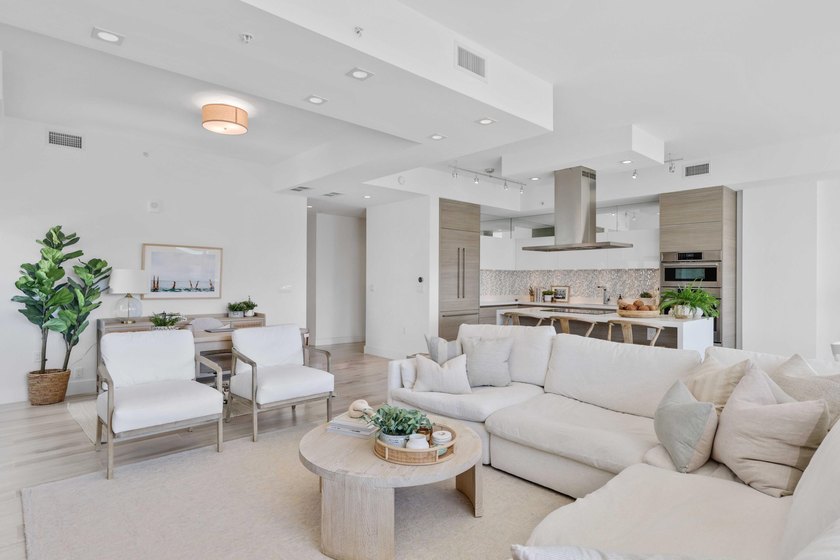 Originally designed as a 3 bedroom floorplan and thoughtfully - photo 18