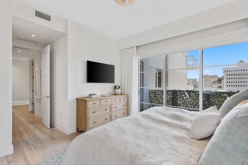 Originally designed as a 3 bedroom floorplan and thoughtfully - photo 26