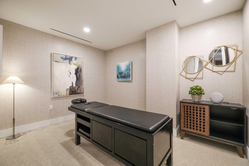 Originally designed as a 3 bedroom floorplan and thoughtfully - photo 42
