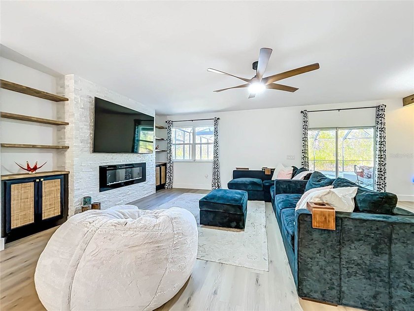 Discover over 3,200 sq.ft. of private living in the highly - photo 15