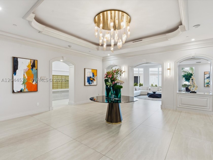 Exquisite completely renovated corner residence in prime - photo 22