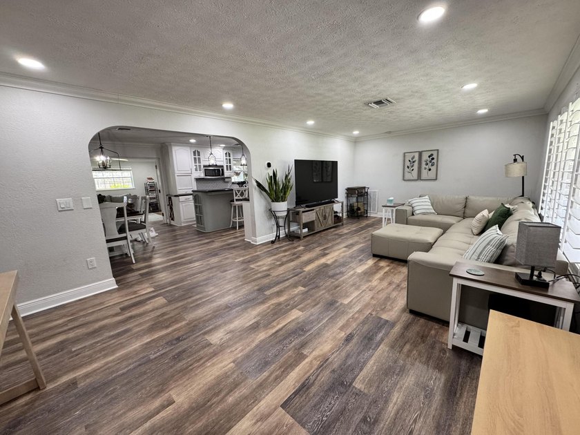 Welcome home! A rare opportunity in the heart of the Palm Beach - photo 2