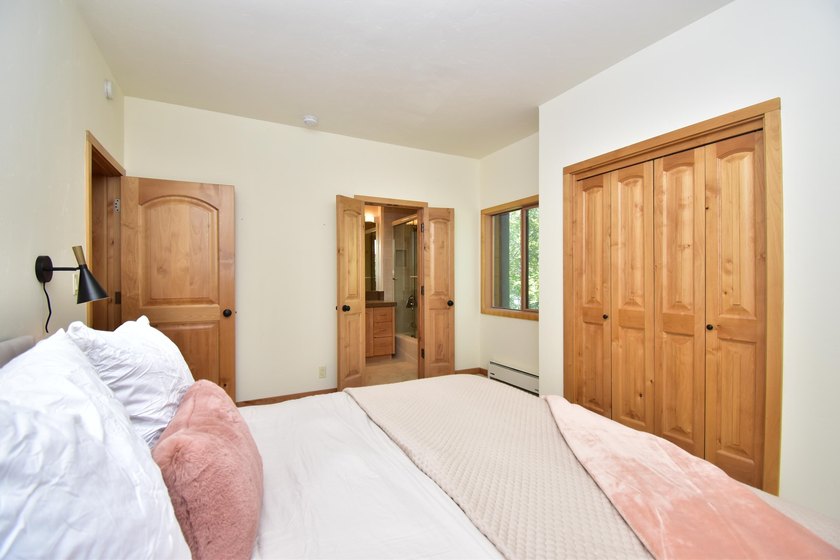 An upgraded three-bedroom, three-bath retreat in Sun Valley's - photo 12