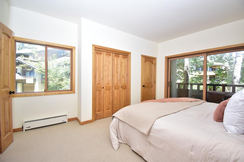 An upgraded three-bedroom, three-bath retreat in Sun Valley's - photo 13