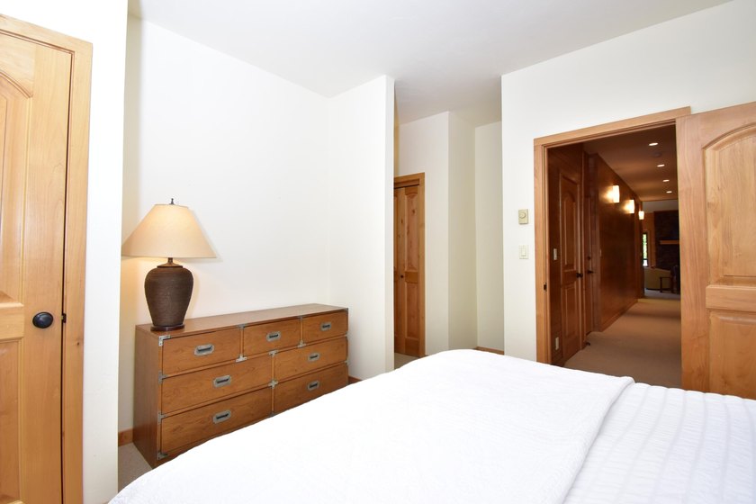 An upgraded three-bedroom, three-bath retreat in Sun Valley's - photo 16