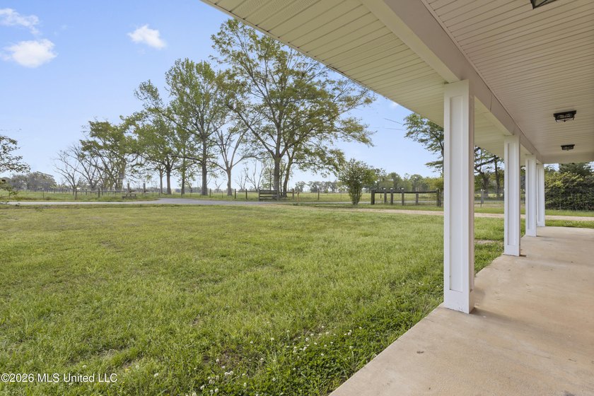 Welcome to our peaceful escape in beautiful Stone County! This - photo 7