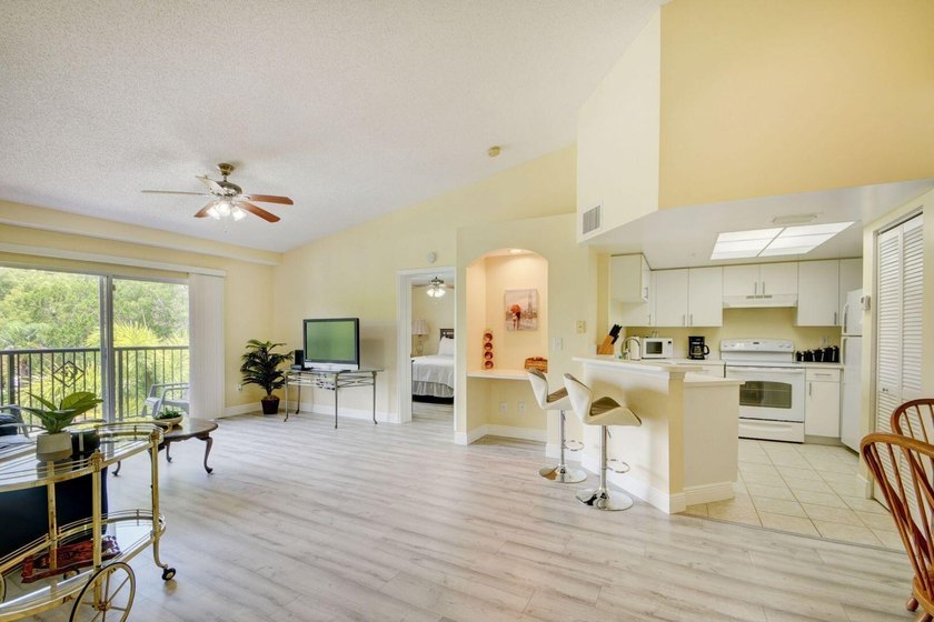 Amazing gated community of Grandview at Crestwood - 2/2 freshly - photo 4