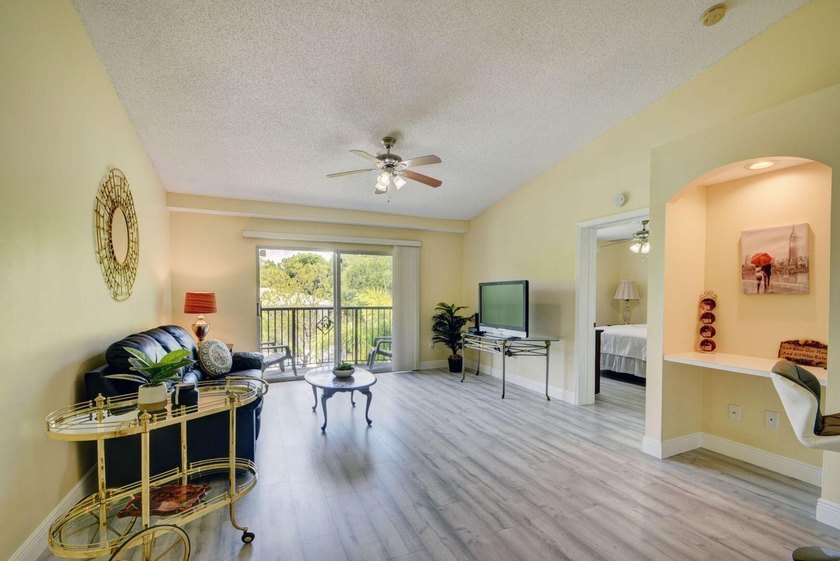 Amazing gated community of Grandview at Crestwood - 2/2 freshly - photo 5