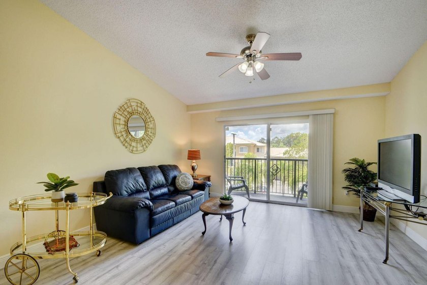 Amazing gated community of Grandview at Crestwood - 2/2 freshly - photo 6
