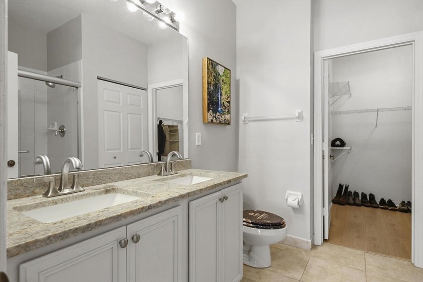 lovely upgraded kitchen &amp; baths with great sqft. This community - photo 11