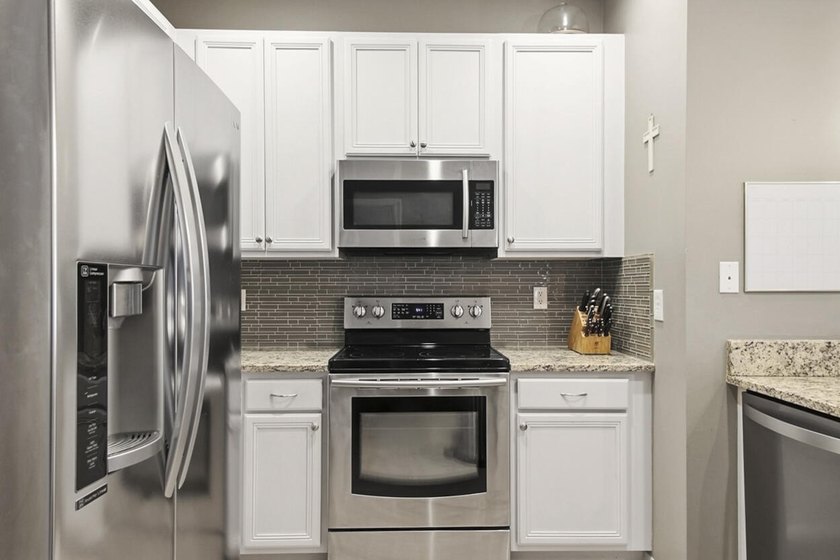 lovely upgraded kitchen &amp; baths with great sqft. This community - photo 33