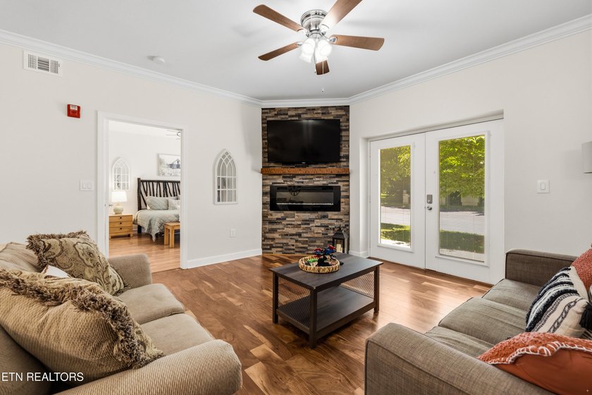 Darling 1 bedroom unit with easy access on first floor. Roomy - photo 4