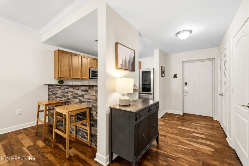 Darling 1 bedroom unit with easy access on first floor. Roomy - photo 7