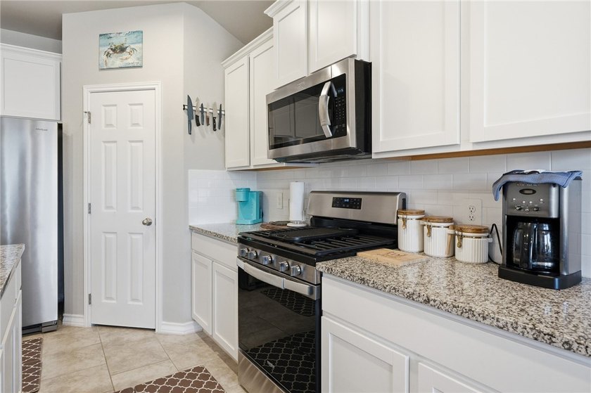 Charming 3-bed, 2-bath brick/rock home in the desirable Kokomo - photo 13