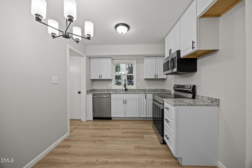 Thought you could not find a 5 bedroom home with a great - photo 6
