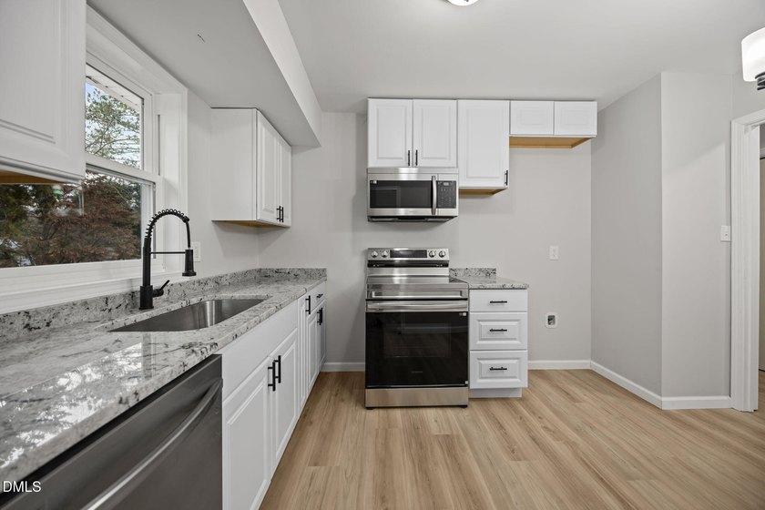 Thought you could not find a 5 bedroom home with a great - photo 8