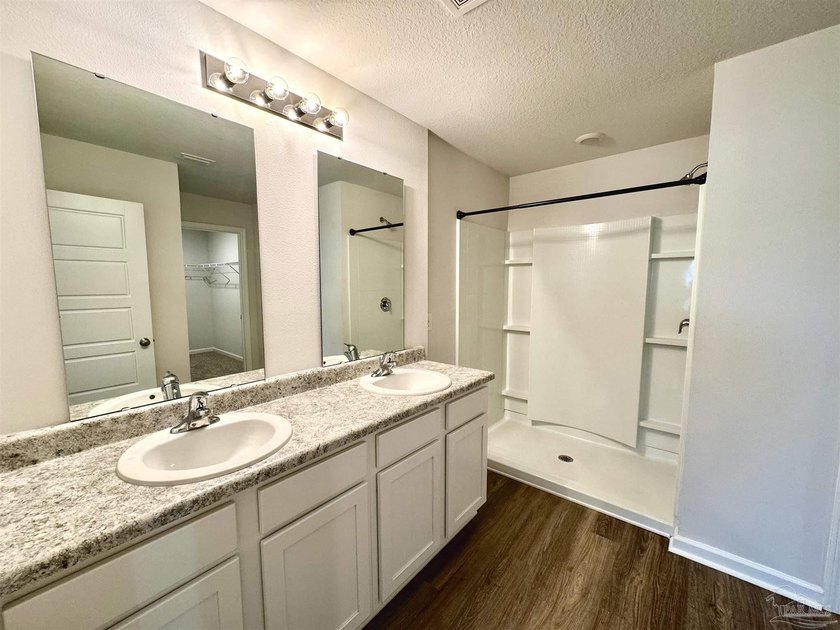 Move-in Ready and now Price Reduced!!!! Enchanting 4 bed, 2 bath - photo 22
