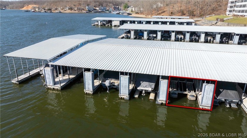 Huge screened deck, 12x32 boat slip with 8,000 lb lift, and rare - photo 33