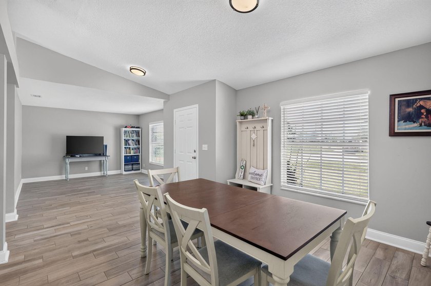 So much to enjoy in this move-in ready 3 Bedroom, 2 Bath, 2 Car - photo 4
