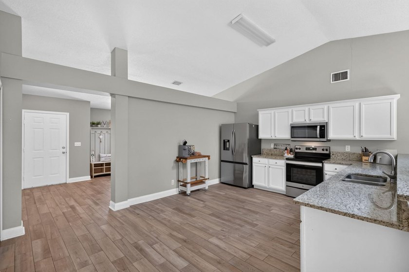 So much to enjoy in this move-in ready 3 Bedroom, 2 Bath, 2 Car - photo 8