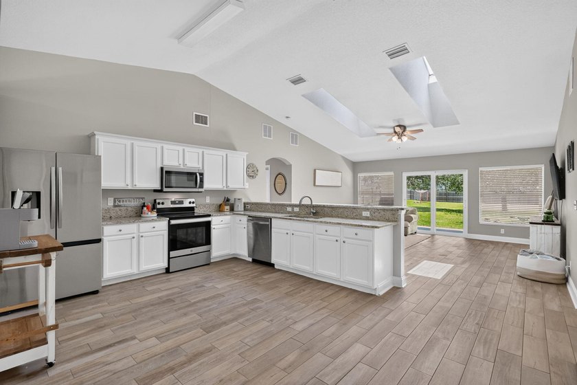 So much to enjoy in this move-in ready 3 Bedroom, 2 Bath, 2 Car - photo 10