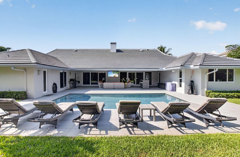 Welcome to 3245 Saint James Dr. in Woodfield Hunt Club, a gated - photo 3