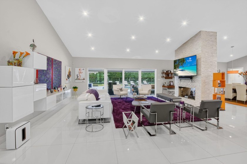 Welcome to 3245 Saint James Dr. in Woodfield Hunt Club, a gated - photo 8