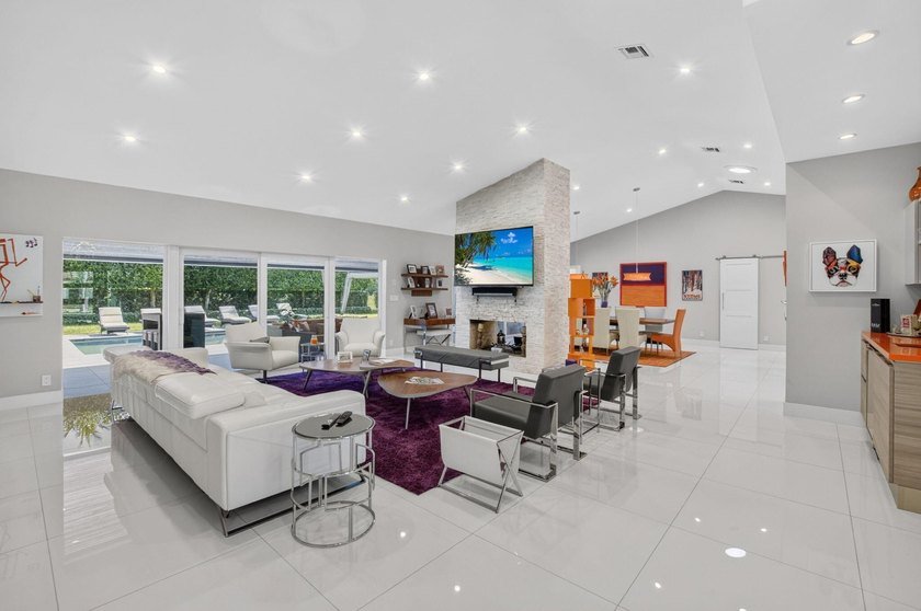 Welcome to 3245 Saint James Dr. in Woodfield Hunt Club, a gated - photo 9